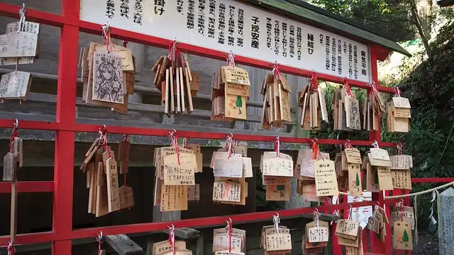 Oiwa Inari Shrines