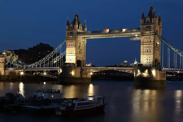 Tamesis Dock: Unique Floating Pub with River Thames Views