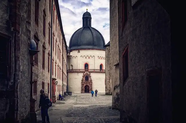 Schwerin Castle’s Little Peter Male: The Legend of Petermännchen
